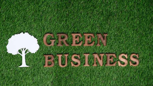 Messaggio organizzato in Green Business con l'icona dell'albero come concetto di sforzo aziendale eco per l'impegno verso la CSR o il concetto di responsabilità sociale aziendale per un giro sostenibile dal punto di vista ambientale