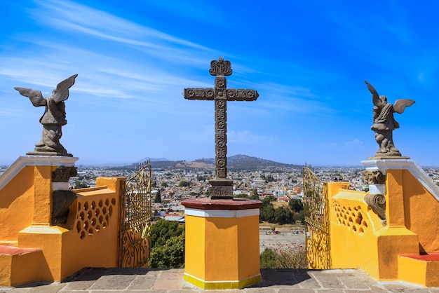 Messico Cholula Chiesa cattolica di Nostra Signora dei Rimedi costruita sulla cima della piramide nello stato di Puebla