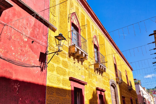 Messico Edifici colorati e strade di San Miguel de Allende nel centro storico della città