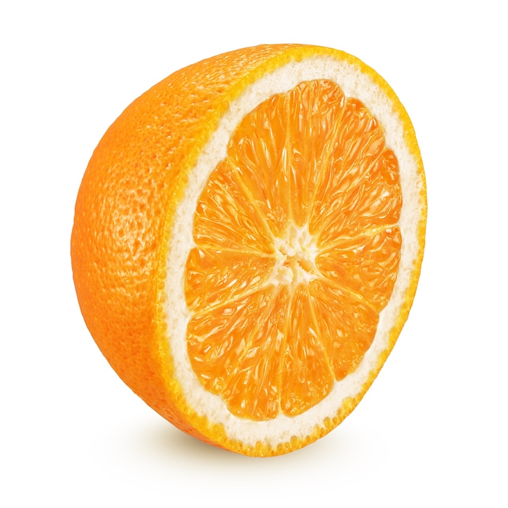 Foto metà della frutta arancione matura isolata