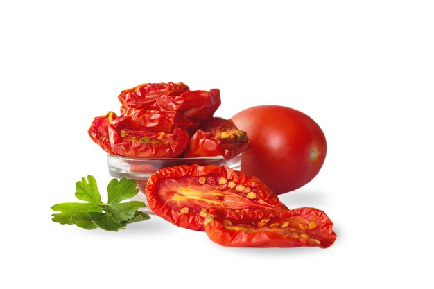 Metà di pomodori secchi o secchi Tracciati di ritaglio senza ombre