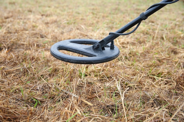 metal detector nel campo da vicino