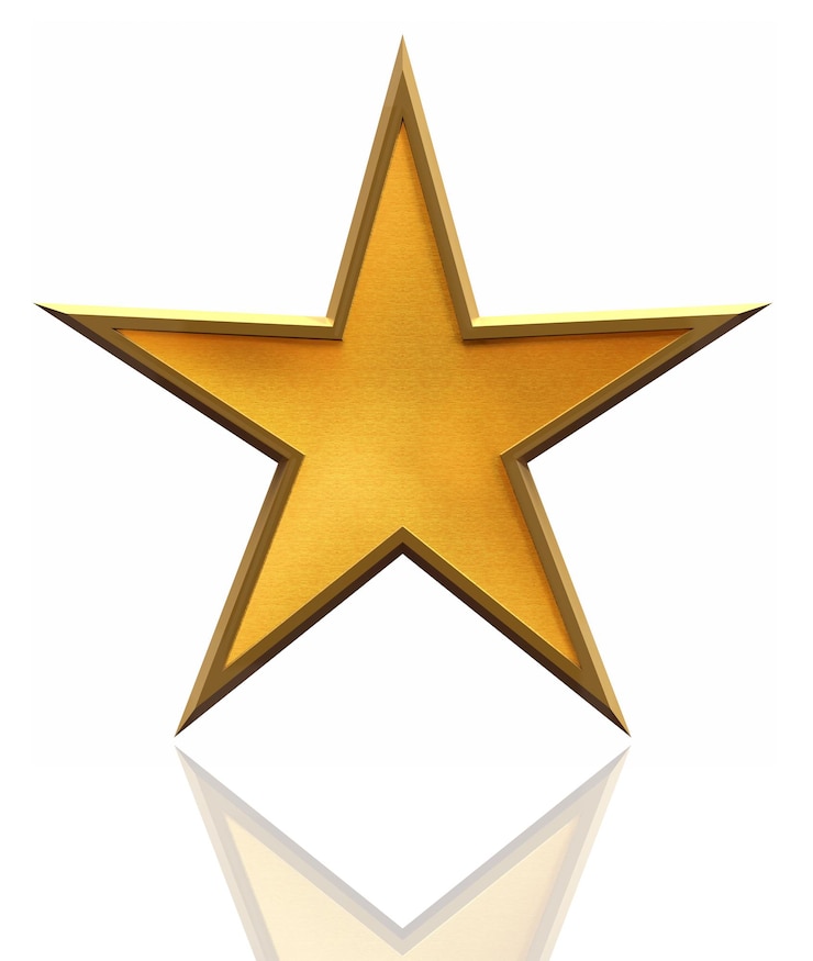 Photo metallic gold star on a reflective floor isolated on white background for your design needs