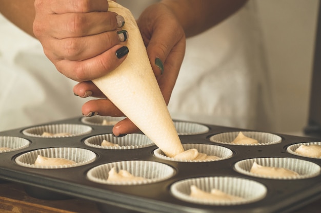 Mettere la pasta per cupcake in forno