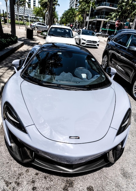 Miami Beach, Florida, Stati Uniti April White McLaren's cabriolet sportiva vista anteriore