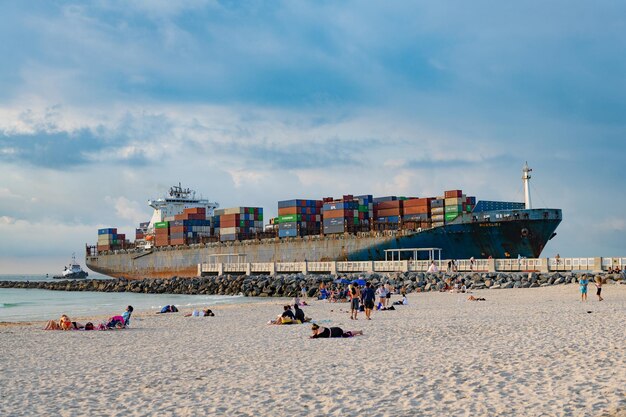 Miami Beach Florida USA 18 aprile 2021 nave cargo con container in importazione ed esportazione portuale