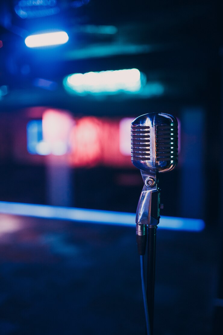 Microfono vintage sul palco