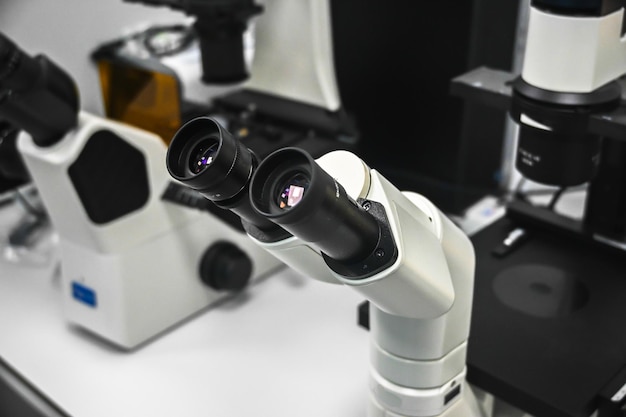 Microscopio da laboratorio