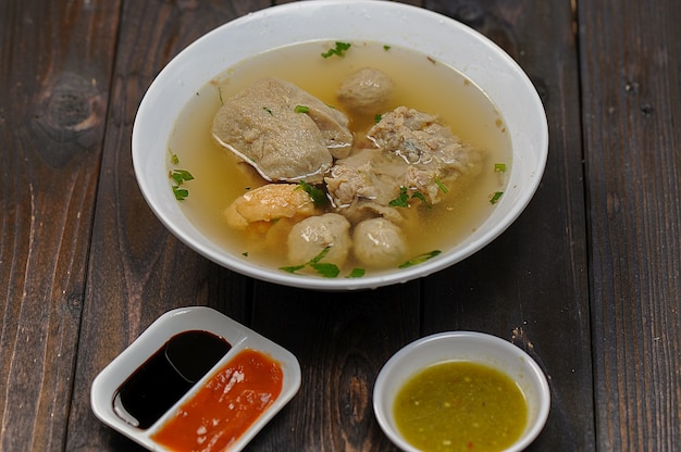 Mie ayam bakso cibo tradizionale delizioso