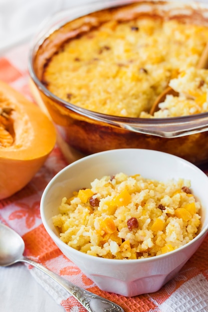 Miglio dolce al latte e porridge di riso con zucca e uvetta