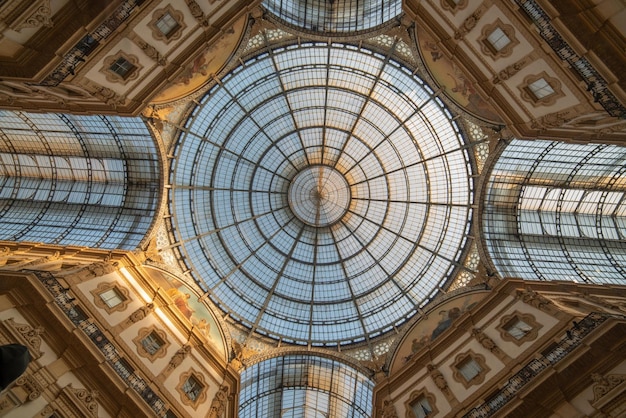 Milano Italia 2 marzo 2022Galleria vittorio emanuele nel centro di milano dove ci sono negozi di lusso