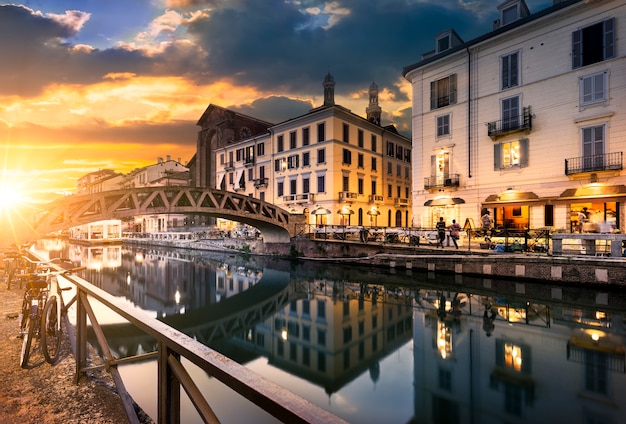 Milano sera strade e caffè