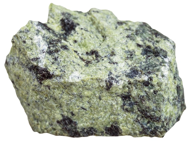 Minerale di serpentinite isolato su sfondo bianco