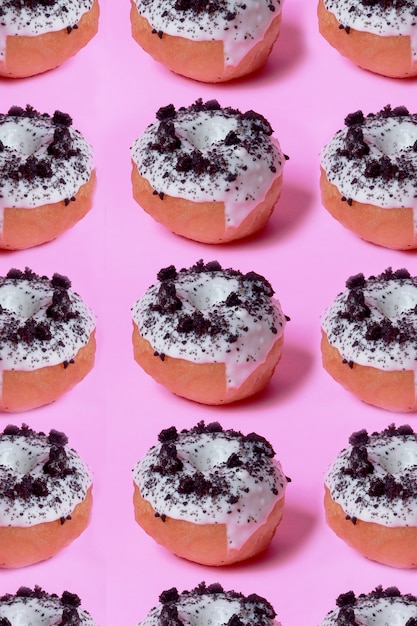 mini donut oreo sfondo rosa e motivo