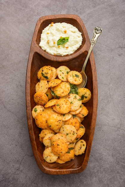 Mini frittura idli con chutney di cocco