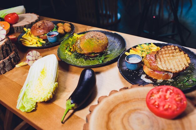 Mini hamburger rossoverdenero con quinoa e verdure