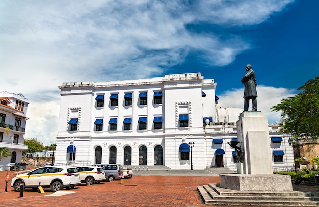 Ministero della Cultura e Monumento di Pablo Arosemena a Panama City