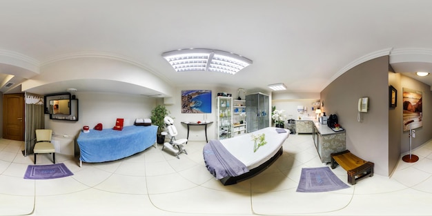 MINSK BIELORUSSIA 26 MARZO 2015 Panorama completo a 360 x 180 gradi in proiezione sferica equirettangolare nella sala massaggi relax nel salone di bellezza Contenuto VR fotorealistico