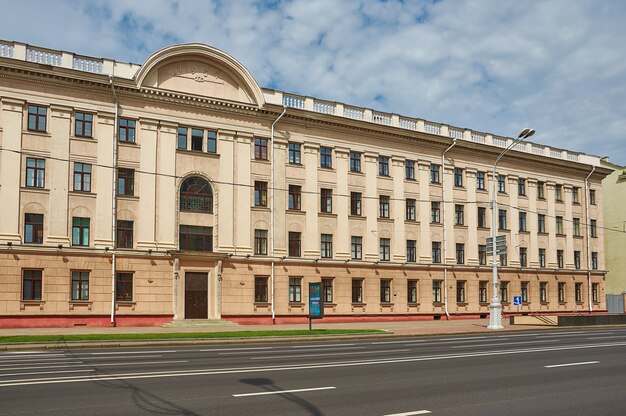 Minsk, Bielorussia. Independence Avenue, stagione estiva, ora del tramonto