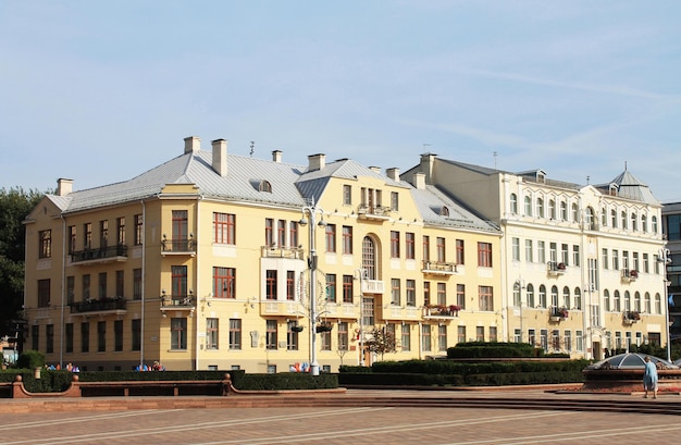 Minsk Bielorussia Piazza dell'Indipendenza con una magnifica casa in stile Art Nouveau