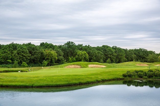 Mirror lake, prato per giocare a golf sul campo da golf