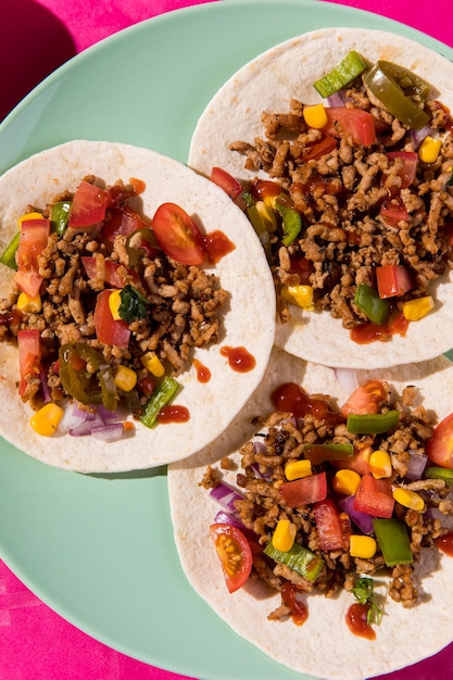 Miscela di taco vista dall'alto su tortilla