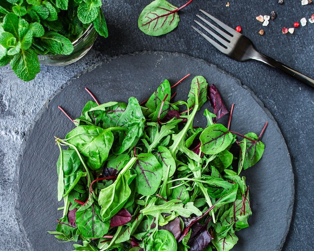 Mix di foglie di insalata sane