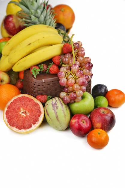 Mix di frutta fresca colorata per alimenti biologici vegetariani