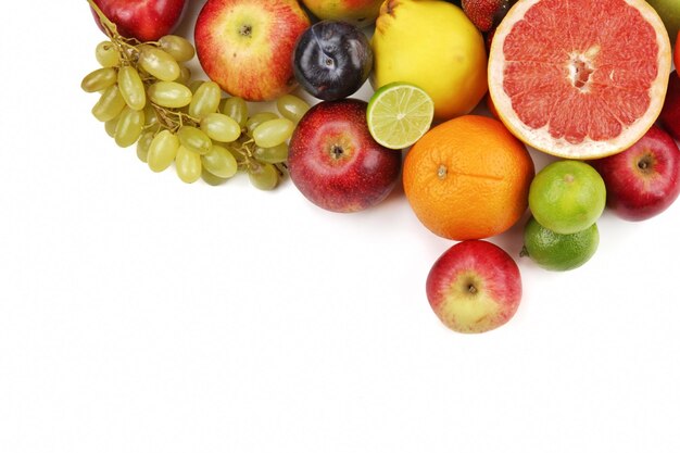 Mix di frutta fresca colorata per alimenti biologici vegetariani