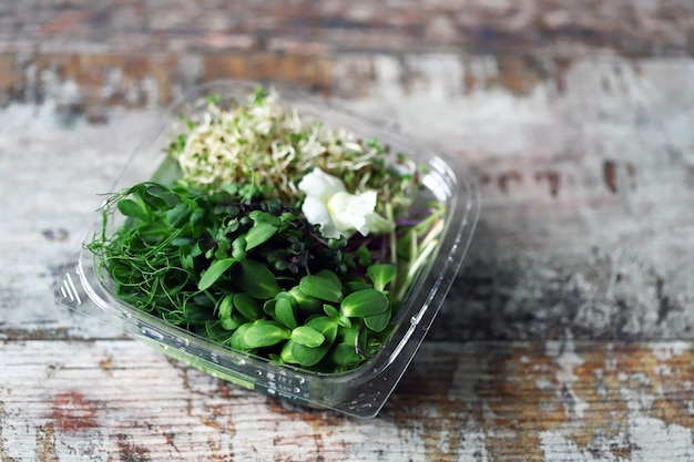 Mix di microgreens.