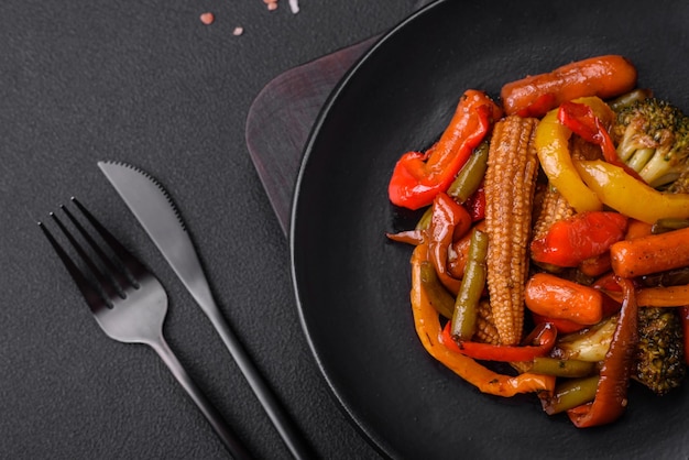 Mix di verdure mais carote peperoni broccoli cipolle in salsa teriyaki