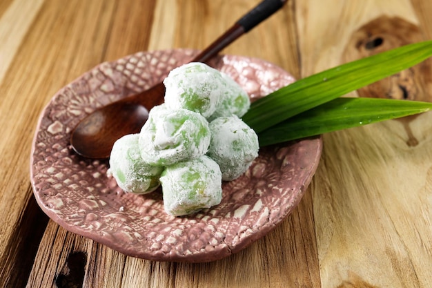 Mochi giapponese torta di riso appiccicosa e gommosa gusto Pandan con vari ripieni