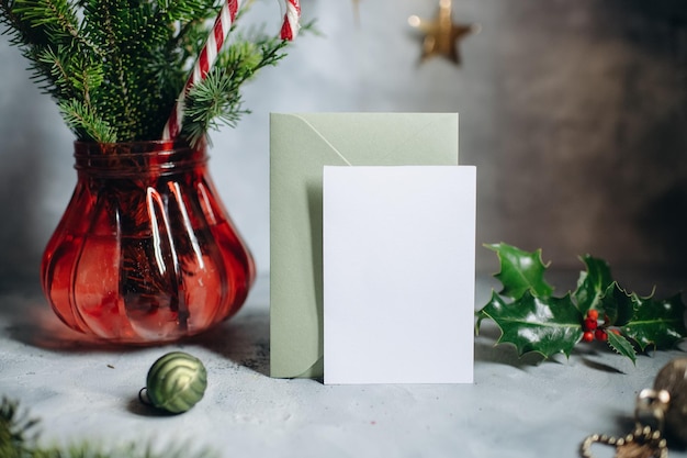 Mockup di cartolina di Natale, invito a una festa di Natale, lettera o cartolina