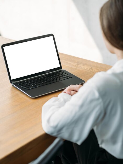 Mockup di computer donna elegante educazione virtuale