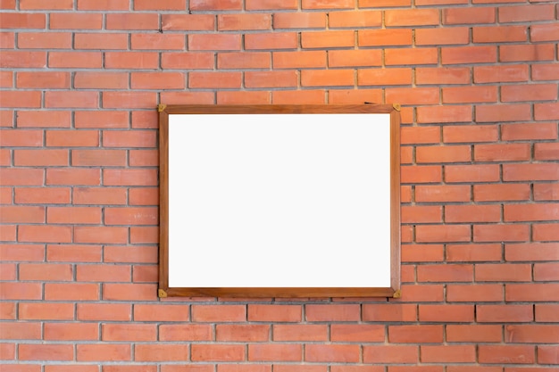 Mockup di cornici per foto in bianco visualizzate sul muro di mattoni per il design