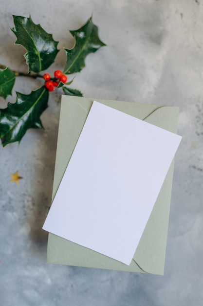 Mockup di foglio di carta di Natale con texture, una lettera con una busta per natale