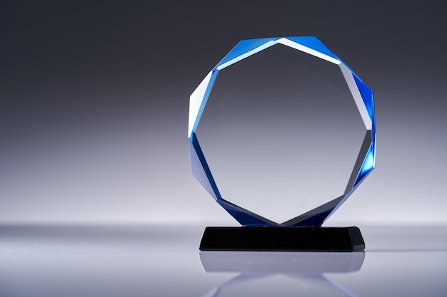 Mockup di trofeo di vetro vuoto Mockup di design del premio in acrilico vuoto.