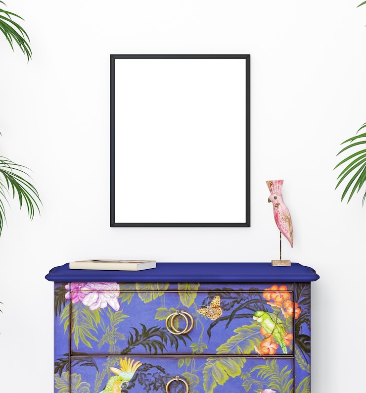Foto mockup poster per un cartello pop art su una palma