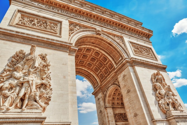 Modanature e decorazioni sull'Arco di Trionfo a Parigi Francia