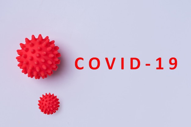 Modello astratto di ceppo virale di Novel coronavirus 2019-nCoV su bianco. COVID 19