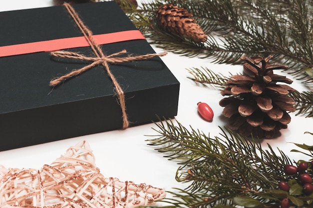 Modello di Natale per cartolina con frutta secca scatola regalo di carta artigianale giocattoli di Natale fatti a mano