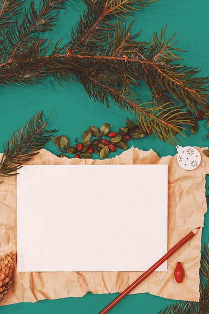 Modello natalizio per cartolina con frutta secca, carta artigianale, confezione regalo, giocattoli natalizi fatti a mano