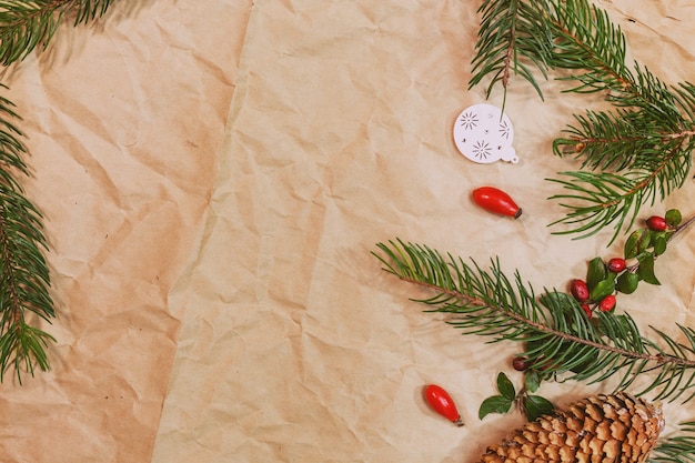 Modello natalizio per cartolina con frutta secca, carta artigianale, confezione regalo, giocattoli natalizi fatti a mano