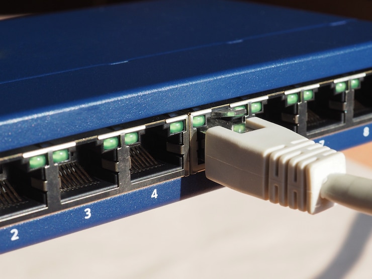 Photo modem router switch dengan port colokan ethernet rj45