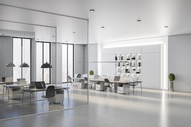 Moderna e spaziosa sala per uffici di coworking con interni eleganti, pareti chiare, pavimento lucido, enormi finestre, mobili bianchi e pareti divisorie trasparenti