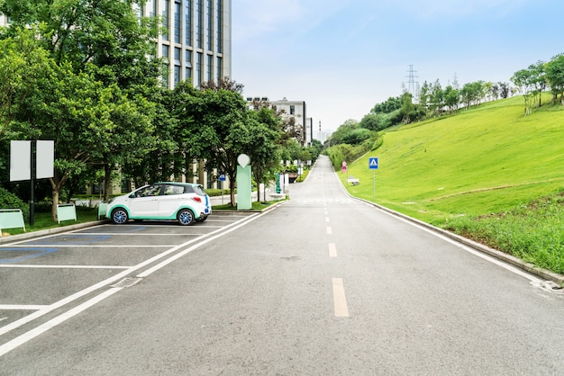 Moderni edifici urbani e autostrade nel centro business