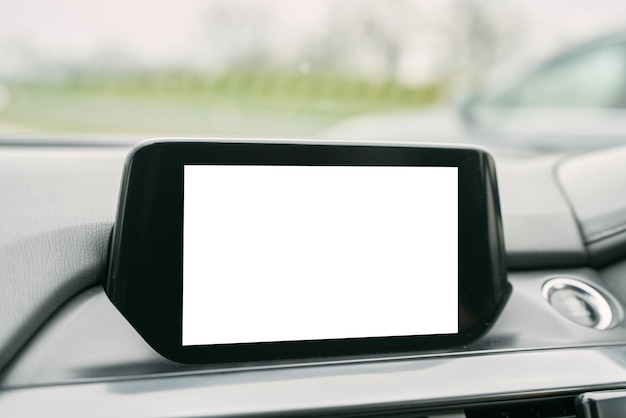 Moderno sistema di unità principale di infotainment per auto con musica del telefono e mockup di navigazione Primo piano dello schermo vuoto all'interno dell'auto