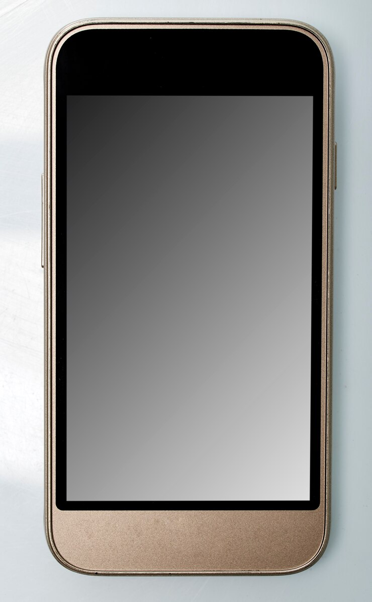 Foto moderno smartphone touchscreen su bianco