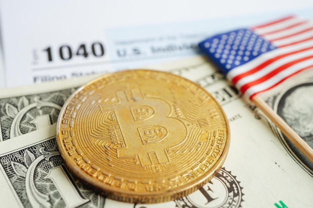 Modulo fiscale 1040 Dichiarazione dei redditi individuali statunitensi e finanza aziendale bitcoin Valuta digitale Concetto di criptovaluta virtuale