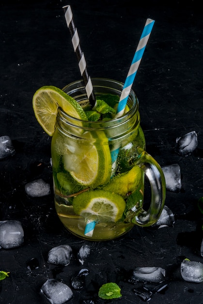 Mojito al lime in un barattolo di vetro